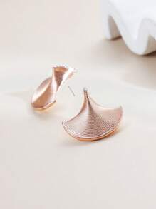 1pair Seashell Shaped Earrings For Women, High Fashion Wave & Feather Fan Shaped Earrings That Match Any Outfits, Popular In Europe And America