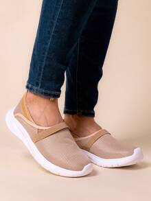 sneakers para mujer tipo calcetín, tenis bajos slip-on, zapatillas knit mujer, calzado urbano femenino, sneakers ligeros mujer, tenis elásticos para caminar, zapatos deportivos de malla para mujer. - Beis - Ver 2