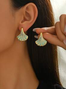 1 Pair Elegant Light Blue Fan Shaped Earrings With Luxurious Gold Trim, Graceful And Unique Design Suitable For Any Occasion