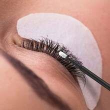 500 piezas de micro cepillos para extensiones de pestañas y maquillaje - Cabezas de cepillo de precisión de 2,0 mm, cerdas blancas esponjosas, herramientas y accesorios de cosmética, aplicación de maquillaje | Diseño de mango elegante | Cerdas sintéticas duraderas
