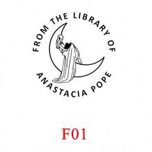 Personalisierter Buchprägestempel (1 Stück), individueller Buchprägestempel, Prägestempel "Aus der Bibliothek", Geschenk für Bücherliebhaber, Bibliotheksprägestempel, Logoprägestempel, personalisierter Hochzeitsprägestempel, Papierprägestempel, Valentinstagsgeschenk, Handprägestempel, multifunktional, dekorativ, wiederverwendbar, modern, bunt, niedlich, Vintage, Cartoon, Kawaii, individuell, personalisiert, einzigartig, maßgeschneidert, für Mitarbeiter, Kunden, Studenten, für Büro/Arbeit/Schule, Bürodekoration