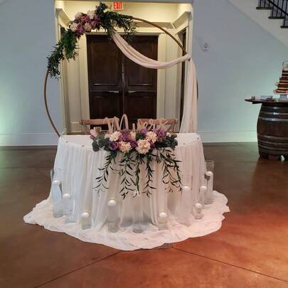 Jupe de table en mousseline de soie flottante et plissée avec longueur supplémentaire, nappe transparente de 6 pieds, décorations de table pour anniversaire, gâteau principal, mariage