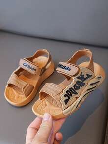 1 Pair 2026 New Green Popular Boys' Slippers, Fashionable Soft-Sole Sports Sandals For Boys And Girls, Durable Non-Slip Thick-Soled Beach Slippers For Toddlers And Little Kids