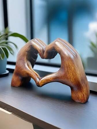 1pc Wooden Resin Heart-Shaped Hand Carved Figurine, Contemporary Inspirational Art Statue, Home Office Shelf Living Room Decor, Mother's Day Desktop Accent, New Year's, Easter Party Decoration, Holiday Gift For Multiple Room Types