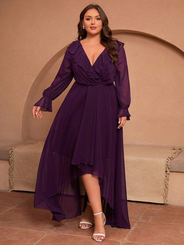 فستان شيفون أرجواني مقاس كبير الحجم بياقة V وأكمام طويلة وظهر مكشوف