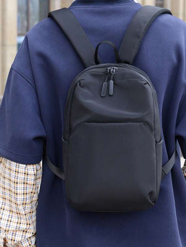 Modischer und vielseitiger minimalistischer schwarzer Nylon Rucksack für Herren, Lässig Daypack Schulrucksack Sporttasche, mit großer Kapazität und leichten Schultergurten, kratzfest und abriebfest, tragbar, leicht, für Reisen, Urlaub, Outdoor, Geschenk für den Freund