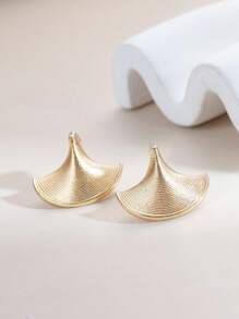 1pair Seashell Shaped Earrings For Women, High Fashion Wave & Feather Fan Shaped Earrings That Match Any Outfits, Popular In Europe And America