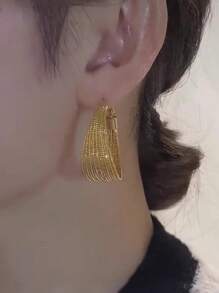 2 peças de brincos femininos retrô personalizados com textura geométrica de ferro, estilo europeu e americano, para uso em festas, brincos circulares de várias camadas com brincos circulares de alta qualidade, brincos dourados exagerados em formato de C