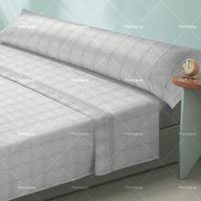 Conjunto de sábanas de verano de tres piezas, color gris. Adecuado para una cama de 1,50 metros. Es amigable con la piel, suave y cómodo, un conjunto que te permite dormir plácidamente.
