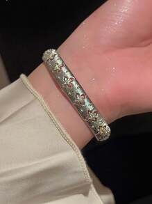 1 pieza Pulsera tipo brazalete vintage con flor de cuatro hojas de circonita para mujeres, estética delicada y lujosa, exclusivo