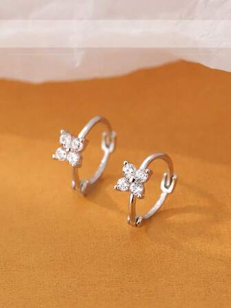 1 par de pendientes tipo aro pequeños de plata S925 con un trébol de cuatro hojas de circonita, amuleto de la suerte minimalista de moda, cute y pequeños, aptos para uso diario para mujeres