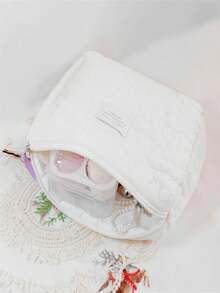 1 件白色绗缝云朵设计大容量便携式拉链化妆包，时尚休闲旅行洗漱用品收纳包，采用柔软尼龙材质和手柄