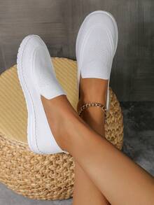 女士休闲白色运动鞋，舒适透气网眼针织平底鞋，适合旅行、散步、日常穿着