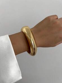 1 Stück Retro minimalistisches asymmetrisches Metall-Wassertropfen-Schlangen-Armband, personalisiertes übertriebenes geometrisches abstraktes Design Luxus elegantes Armband, geeignet für den täglichen Arbeitsweg von Frauen, Urlaubsgeschenke, Treffen mit Freunden und Bankette, Mode Straßenfotografie, Mode-Show-Accessoires