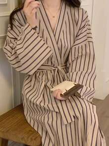 女士简约欧式长袖睡袍/和服，条纹长款休闲家居服，轻盈纯色，春秋新款，舒适 V 领长袖浴袍，带口袋，开学季适用 - 杏色條紋 - 查看 9