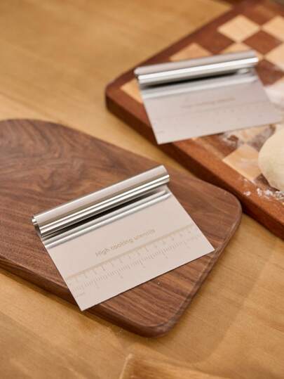 Cirelle 1 Peça Cortador de Macarrão de Aço Inoxidável, Raspador Doméstico, Cortador de Massa, Farinha de Bolo, Arroz Rolo com Escala, Ferramenta de Cozimento, Raspador (Pequenos arranhões superficiais são um fenômeno normal e não afetam o uso do produto)