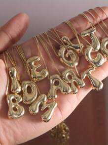 1 pieza Collar con colgante de letra redondeada de moda simple, color dorado