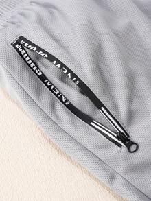 Tween-Jungen 3-teiliges Paket mit lässigen Sportshorts aus Netzstoff mit Grafikdruck und Reißverschlusstasche, geeignet für das tägliche Training, Basketballaktivitäten und den Urlaub - Verschiedenfarbig - Übersicht 7