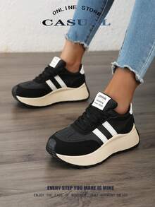 أحذية رياضية كاجوال جديدة ذات أسطح سميكة التنفس، أحذية نسائية موضة صيف/خريف 2025 بنعل منصة مفتول للطلاب