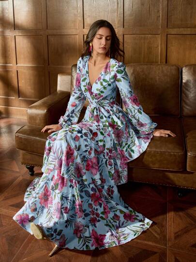 Vestido de noite elegante e romântico em chiffon floral com várias camadas, decote em V e amarração na cintura - perfeito para eventos de gala galáctica, jantares black-tie, casamentos ao ar livre e festas no jardim