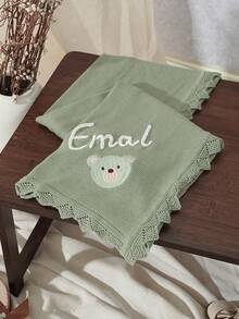 Chăn đan thêu thủ công tùy chỉnh, Thiết kế thêu hình gấu dễ thương, Chăn quấn trẻ sơ sinh/Chăn em bé, Quà tặng cá nhân hóa mọi mùa, Đa chức năng, Trang trí, Chữ cái, Phong cách, Hiện đại, Đầy màu sắc, Dễ thương, Đáng yêu, Giản dị, Tùy chỉnh, Cá nhân hóa, Độc đáo, Tùy chỉnh, Quà tặng lý tưởng cho anh ấy, Quà tặng lý tưởng cho cô ấy - màu xanh lá - Xem 4