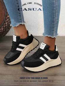 أحذية رياضية كاجوال جديدة ذات أسطح سميكة التنفس، أحذية نسائية موضة صيف/خريف 2025 بنعل منصة مفتول للطلاب