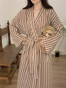 女士简约欧式长袖睡袍/和服，条纹长款休闲家居服，轻盈纯色，春秋新款，舒适 V 领长袖浴袍，带口袋，开学季适用 - 杏色條紋 - 查看 3