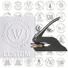 Personalisierter Buchprägestempel (1 Stück), individueller Buchprägestempel, Prägestempel "Aus der Bibliothek", Geschenk für Bücherliebhaber, Bibliotheksprägestempel, Logoprägestempel, personalisierter Hochzeitsprägestempel, Papierprägestempel, Valentinstagsgeschenk, Handprägestempel, multifunktional, dekorativ, wiederverwendbar, modern, bunt, niedlich, Vintage, Cartoon, Kawaii, individuell, personalisiert, einzigartig, maßgeschneidert, für Mitarbeiter, Kunden, Studenten, für Büro/Arbeit/Schule, Bürodekoration