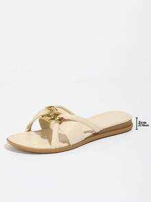 Sandales plates à bout rond confortables et pour femmes, style bohème avec décoration de chaîne métallique, modèle simple à enfiler - Nude - Voir 4