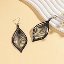 Handmade Leaf Earrings, Boho Style Exaggerated Woven Leaf Stud Earrings - Black - View 4