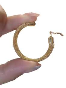 2 peças de brincos femininos retrô personalizados com textura geométrica de ferro, estilo europeu e americano, para uso em festas, brincos circulares de várias camadas com brincos circulares de alta qualidade, brincos dourados exagerados em formato de C