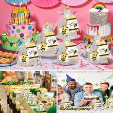 مجموعة 12 طقم/ 48 قطعة لحفلات موضوع النحلة، تشمل 12 بريق مفاتيح على شكل نحلة، 12 علامة هدية، 12 قلم، و 12 كيس هدية - مثالية لموضوع النحل، أعياد الميلاد المتعلقة بالنحل، احتفالات تقدير الفريق / الموظف، الحفلات، الفصول، يوم النحل العالمي