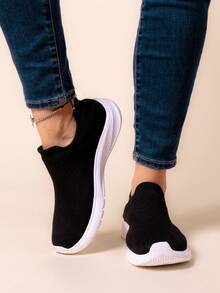 sneakers tipo calcetín, tenis urbanos, slip-on sneakers, tenis ligeros para verano, zapatos deportivos de moda, calzado sin cordones para mujer, sneakers flexibles, tenis athleisure. - Negro - Ver 2