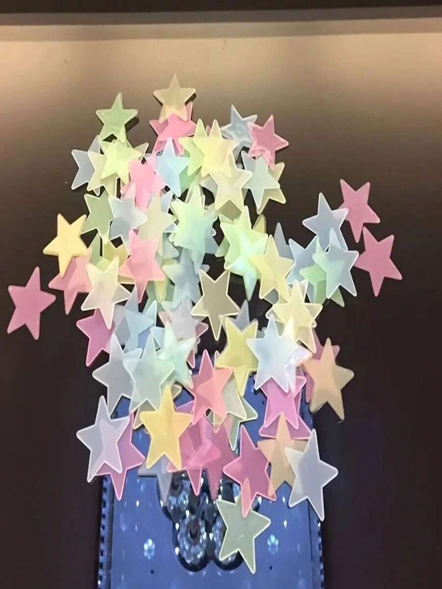 100 piezas de pegatinas de estrellas que brillan en la oscuridad - Reutilizables, decoraciones de pared y techo autoadhesivas de plástico, adecuadas para dormitorios y salas de estar, superficie mate multicolor, sin necesidad de baterías, diseño clásico para decoración del hogar de niñas, adhesivo de pared para decoración del hogar