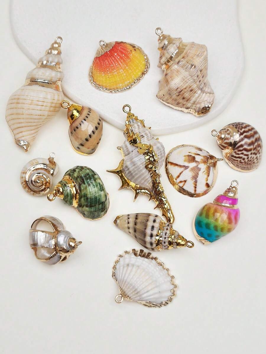 3pcs Beach Vacation Natural Seashell, Conch, Clam Pendant, Bohemian Style Natural Shell Pendant, DIY Jewelry Making And Decorative Hanging Accessory, Suitable For Necklace, Earring, Bracelet, Anklet, Bag Charm, Key Chain - Random Mix - View 1