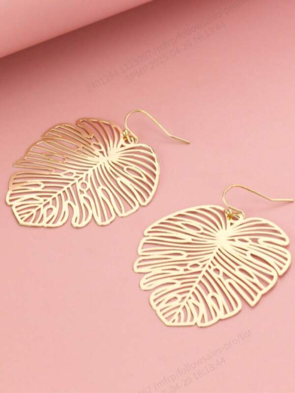 1 Pair 2025 New Fashion Metal Leaf Texture Hollow Stud Earrings, Suitable For Women's Daily Commute, Party Wear Accessories