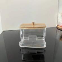 1 pieza Soporte de acrílico para hisopos con tapa de bambú, dispensador pequeño transparente de bastoncillos, contenedor de plástico para palillos de oído, organizador de almacenamiento decorativo para el tocador del baño