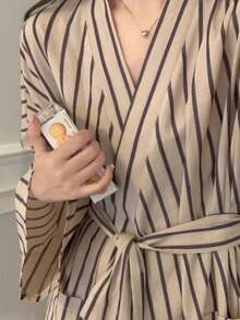 女士简约欧式长袖睡袍/和服，条纹长款休闲家居服，轻盈纯色，春秋新款，舒适 V 领长袖浴袍，带口袋，开学季适用 - 杏色條紋 - 查看 8