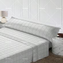Conjunto de sábanas de verano de tres piezas, color gris. Adecuado para una cama de 1,50 metros. Es amigable con la piel, suave y cómodo, un conjunto que te permite dormir plácidamente.