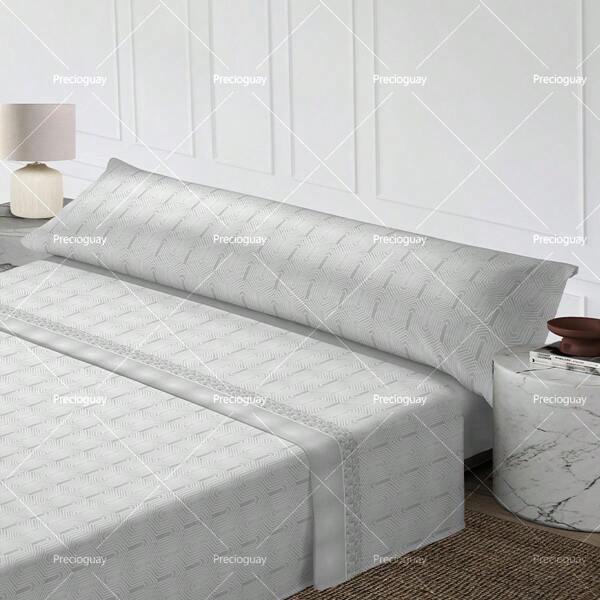 Conjunto de sábanas de verano de tres piezas, color gris. Adecuado para una cama de 1,50 metros. Es amigable con la piel, suave y cómodo, un conjunto que te permite dormir plácidamente.