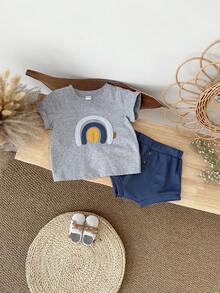 2 件套新生儿男女款休闲彩虹拼布短袖 T 恤和短裤套装，夏季