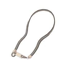 Collar con cremallera de diseño único y personalizado, apto para uso diario