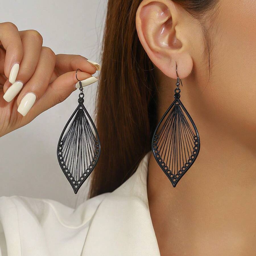Handmade Leaf Earrings, Boho Style Exaggerated Woven Leaf Stud Earrings - Black - View 1
