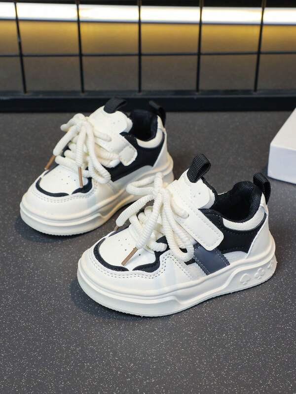 1 paire de chaussures blanches souples, antidérapantes, polyvalentes et casual pour enfants, convenant pour le printemps et l'automne