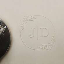 Personalisierter Buchprägestempel (1 Stück), individueller Buchprägestempel, Prägestempel "Aus der Bibliothek", Geschenk für Bücherliebhaber, Bibliotheksprägestempel, Logoprägestempel, personalisierter Hochzeitsprägestempel, Papierprägestempel, Valentinstagsgeschenk, Handprägestempel, multifunktional, dekorativ, wiederverwendbar, modern, bunt, niedlich, Vintage, Cartoon, Kawaii, individuell, personalisiert, einzigartig, maßgeschneidert, für Mitarbeiter, Kunden, Studenten, für Büro/Arbeit/Schule, Bürodekoration