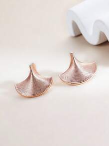 1pair Seashell Shaped Earrings For Women, High Fashion Wave & Feather Fan Shaped Earrings That Match Any Outfits, Popular In Europe And America