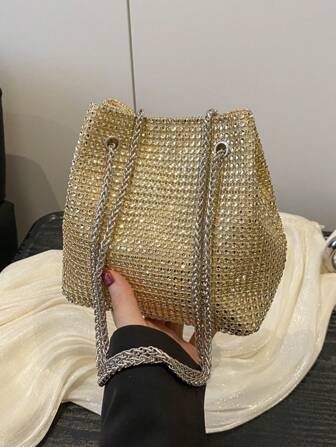 伴娘/新娘手拿包，小众设计水钻包，银色水晶水钻晚宴斜挎包，优雅复古设计，适合派对、婚礼等场合，时尚特殊场合配饰