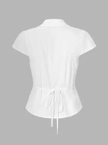 Y2K学院风春季女式衬衫，可爱荷叶边领纽扣休闲短袖修身白色衬衫，适合情人节、毕业季等场合。