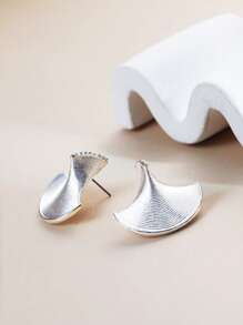 1pair Seashell Shaped Earrings For Women, High Fashion Wave & Feather Fan Shaped Earrings That Match Any Outfits, Popular In Europe And America