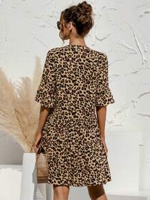 女式豹纹V领短袖休闲优雅连衣裙，春夏 - 卡其色 - 查看 2